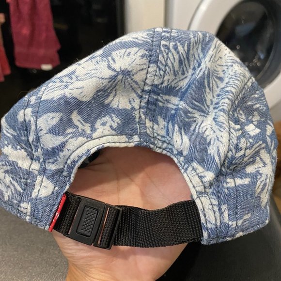 Levi’s Tropical Print Hat Blue/White - Picture 6 of 7